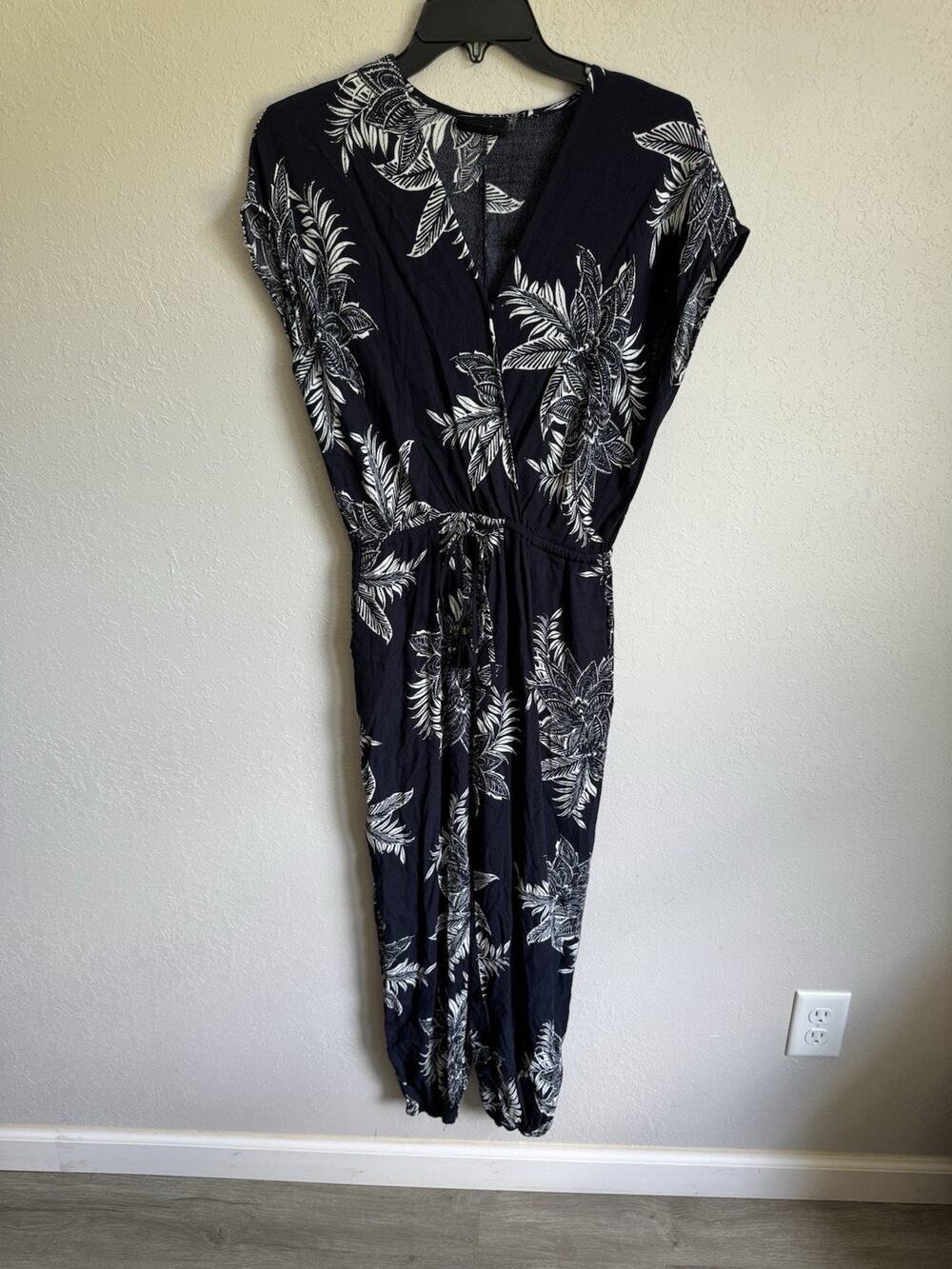 VICI Navy White Floral Print V-Neck Jumpsuit Jogger Leg Womens S Formal Casual